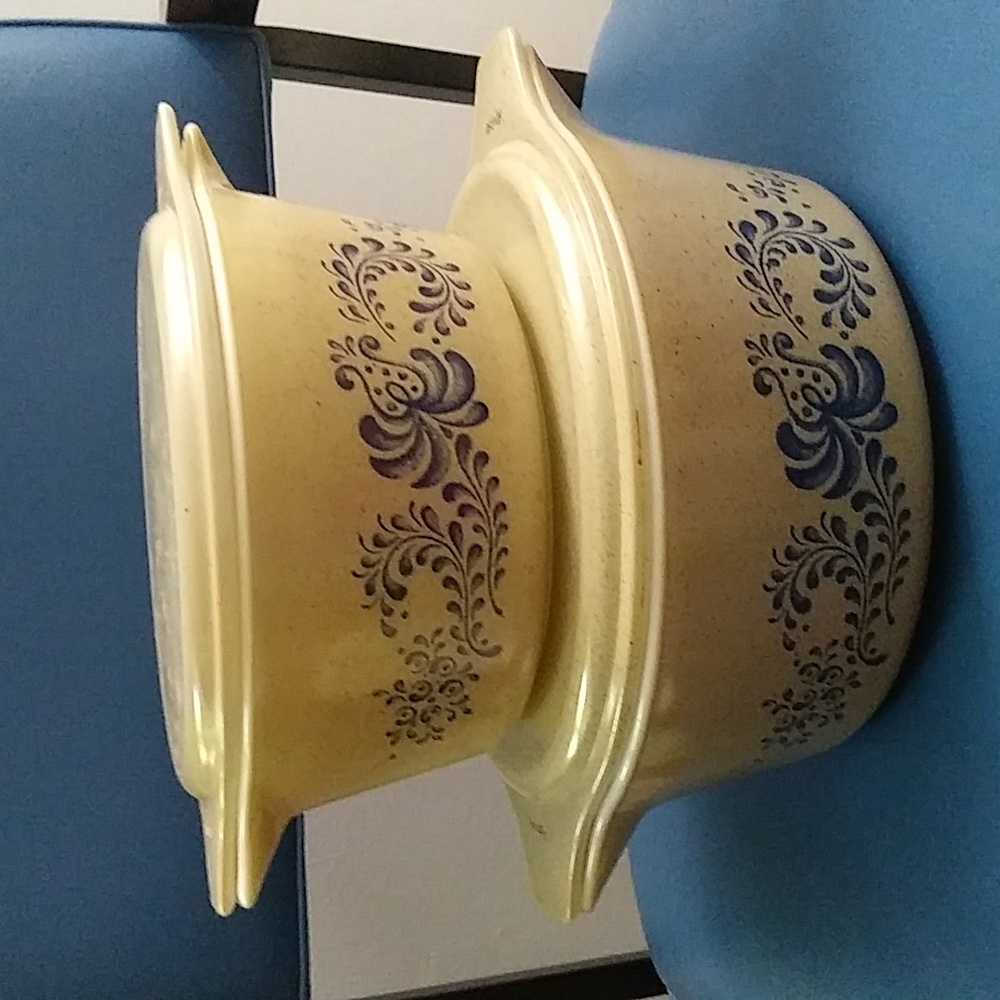Vintage Pyrex Homestead Covered Casserole Set, 2, with lids